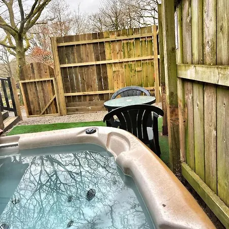 Wren 23-Hot Tub-Woodland Lodges-Tenby-Pembroke Carmarthen Exterior photo