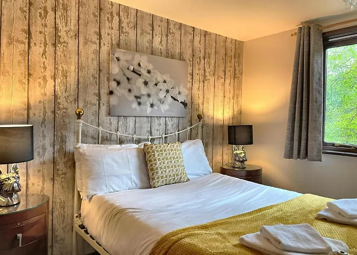 Wren 23-Hot Tub-Woodland Lodges-Tenby-Pembroke
