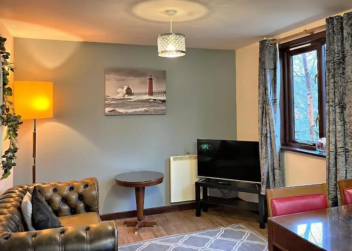Wren 23-Hot Tub-Woodland Lodges-Tenby-Pembroke