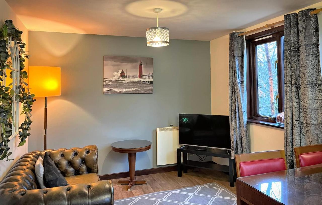 Chalet Wren 23-hot Tub-woodland Lodges-tenby-pembroke Carmarthen